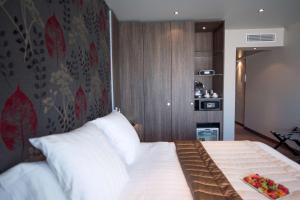 Hotels Best Western Premier Le Patio des Artistes Wellness Jacuzzi : photos des chambres