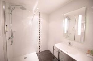 Hotels Best Western Premier Le Patio des Artistes Wellness Jacuzzi : photos des chambres