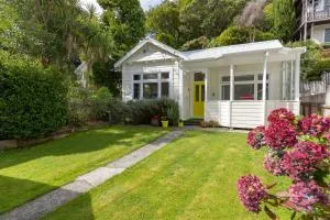 Peaceful & private city cottage with carparks - Northland