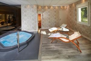 Hotels Aigue Marine Logis Hotel et Restaurant : photos des chambres