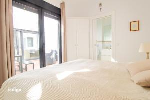 DEK001 Riverview Modern Townhouse in Centre of Ay