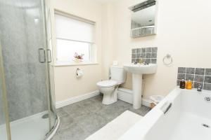 Cottage - Sleeps 4 - Garden - Parking