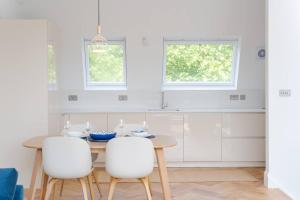 Stunning Two Bed Apartment RH8