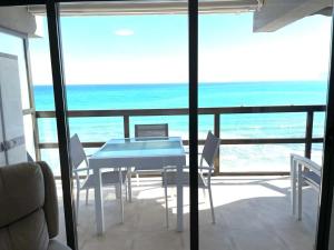 Calpemar 8 Sea View First Line Arenal Beach