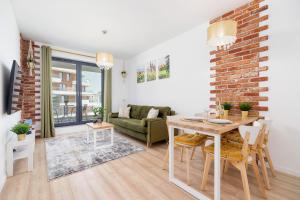 Wiślane Tarasy Apartment Kraków by Renters