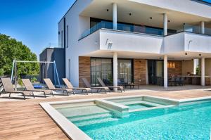 New VILLA TIHI OTOK near the beach 