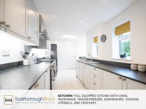 Scarborough Stays - Trafalgar Lodge - 4 bedroomed house - Free Parking - 4hvězdičkové hotely ve městě Scarborough