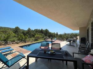 Villas Villa Monte e Mare, piscine chauffee, climatisee a 5 mn de la plage de santa giulia : photos des chambres