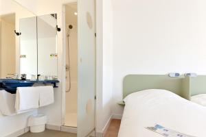 Hotels ibis budget La Roche Sur Yon Vendespace : photos des chambres