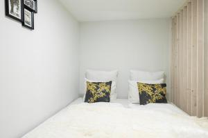 Super Central Quiet Studio