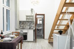 Super Central Quiet Studio