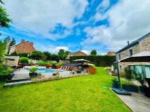 Juste à Côté, Maison de caractère avec piscine - 于伊