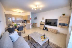 Centrally located and tastefully furnished one bedroom apartment CKNI1-1