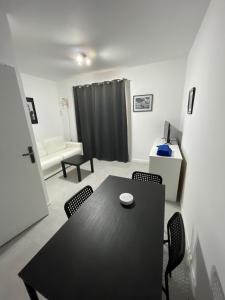 Appartements Appartement 30 m2, piscine et parking prive : photos des chambres