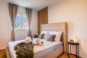 Villa Olea-with pool, sea view, near Split airport