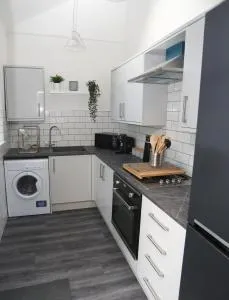 Cheerful 4-bedroom home in Sheffield - Walkly