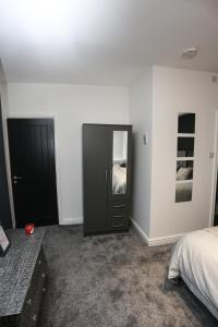 Cheerful 4-bedroom home in Sheffield