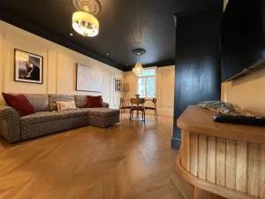 STAY IN STYLE OPPOSITE WINDSOR CASTLE & free parking - Datchet