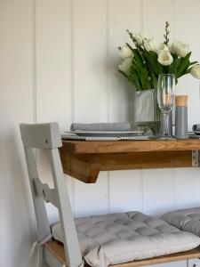 Wellsprings Farm - Self-catering shepherds hut with private garden