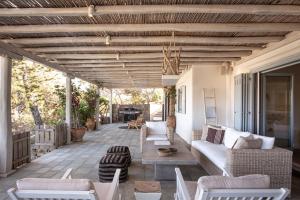 Aura Homes, Villa on Sea - Saint Anna Beach