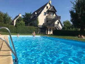 Résidence le Manoir du Mont Canisy Piscine & Tennis - 蓬莱韦克