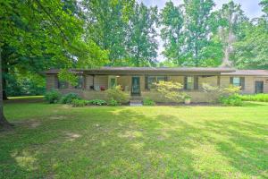 Cozy Knoxville Apartment about 9 Mi to Downtown!