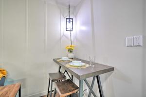 Cozy Knoxville Apartment about 9 Mi to Downtown!