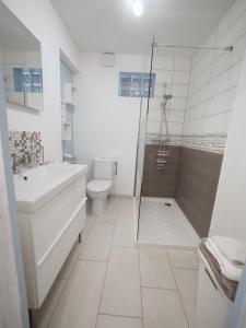 Appartements LE CALLOU - Parking - Face aux Thermes - Rez de Chaussee : photos des chambres