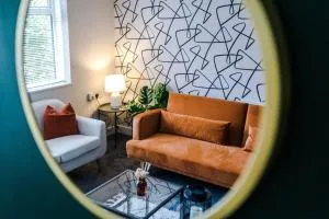 Cheerful 3 bedroom home with parking near Chester - 莱德沙姆