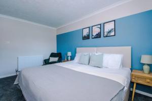 Cheerful 3 bedroom home with parking near Chester