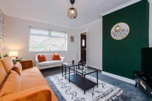 Cheerful 3 bedroom home with parking near Chester