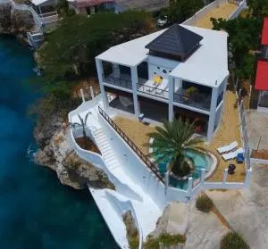 Yemaya Villa Curaçao Unique-Oceanfront-Private stairway to sea! - Barber