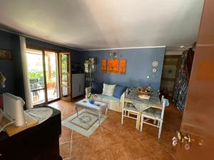 DORAS HOUSE