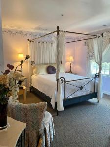 The Cypress Inn