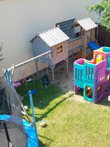 Bursztyn 2 - pokoje na parterze - rowery - plac zabaw - tenis stołowy