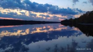 Namiņš Sidrabi pie upes