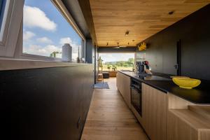 Jaukūs ART stiliaus apartamentai antrame aukšte su vaizdu į marias