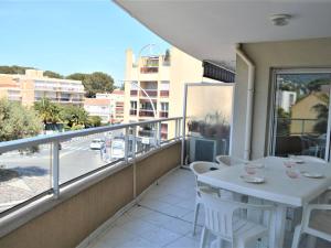 Appartements Appartement T2 avec Terrasse et Garage en Plein Centre, 4 Couchages - Cavalaire-sur-Mer - FR-1-226B-105 : photos des chambres