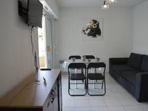 Appartements Appartement T2 avec Terrasse et Garage en Plein Centre, 4 Couchages - Cavalaire-sur-Mer - FR-1-226B-105 : photos des chambres