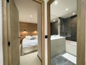 Duplex rénové au centre de Val dIsère, 100m des pistes, 45 pers, Wifi, nombreux équipements - FR-1-518-90