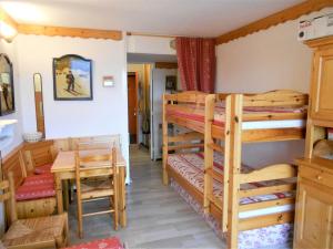 Studio agréable 4 pers, skis aux pieds, accès piscine - FR-1-267-205