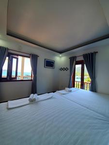 Monkey Homestay & Bar