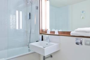 Hotels Campanile Lyon Sud Feyzin : photos des chambres