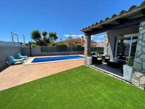 Casa en L Escala con piscina y WIFI free