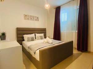 Apollo 2-BR Apt in Larnaca