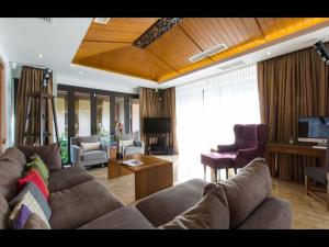 Dasiri Lakefront Villa Premium