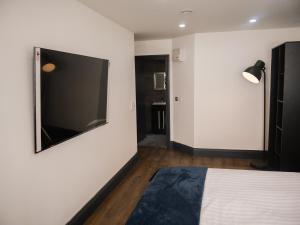 New Oxford House Apartments By Happy Days