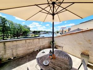 QUAI 3 loft moderne et lumineux les pieds dans l eau