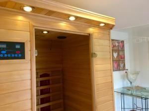 Goldener Hahn Residence near CRPS Medicenter Seuthe