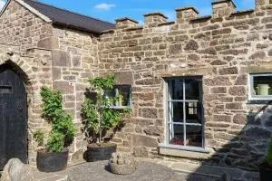 Peak District Cottage set in 5 acres near Buxton - Flash